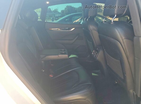 ZN661XUA9HX257839 2017 MASERATI LEVANTE White Вид задньої частини салону