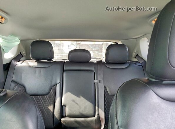 3C4NJCBB7LT258008 2020 JEEP COMPASS Silver Вид задньої частини салону