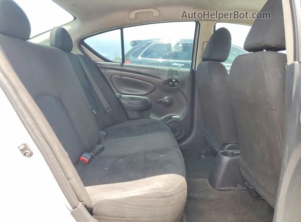 3N1CN7APXJL824887 2018 NISSAN VERSA Silver Rear interior view