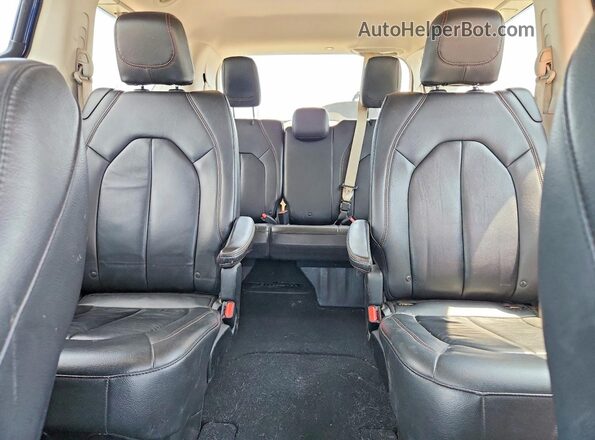 2C4RC1BG6HR523166 2017 CHRYSLER PACIFICA Blue Widok wnętrza z tyłu