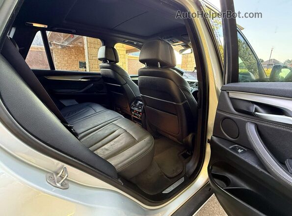 5UXKR0C32H0V75733 2017 BMW X5 Silver Front interior view