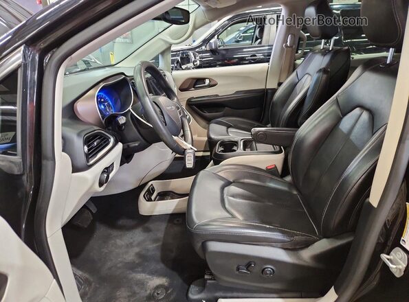 2C4RC1DG1LR172477 2020 CHRYSLER VOYAGER Black Widok deski rozdzielczej