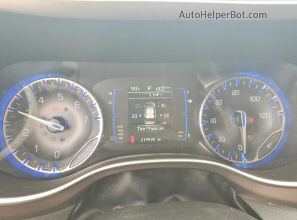 2C4RC1BG5HR739302 2017 CHRYSLER PACIFICA White Հետևի նստատեղերի տեսք