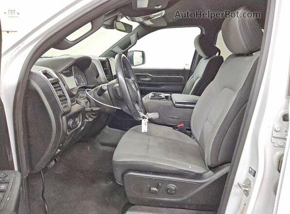 1C6RREBG0RN140271 2024 RAM 1500 White Vista del salpicadero