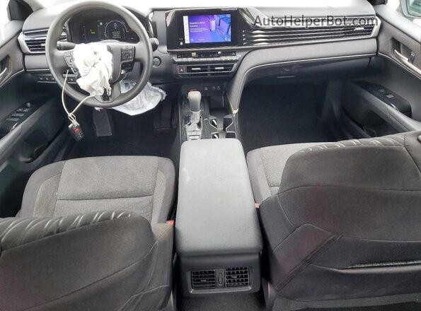 4T1DAACK0SU127758 2025 TOYOTA CAMRY Silver Սարքավորումների վահանակի տեսք