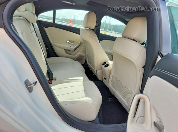 W1K5J4HB8SN498170 2025 MERCEDES-BENZ CLA-CLASS White Вид задньої частини салону