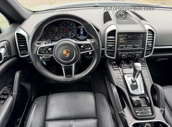 WP1AA2A24GLA09966 2016 PORSCHE CAYENNE Silver Rear seats view