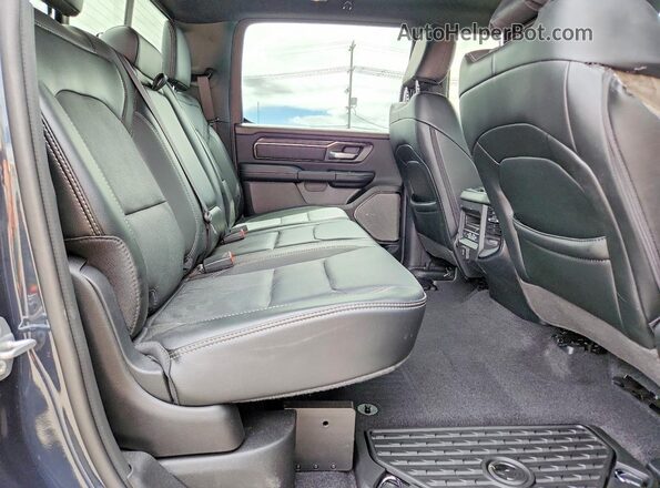 1C6SRFLP2SN657325 2025 RAM 1500 Charcoal Widok wnętrza z tyłu