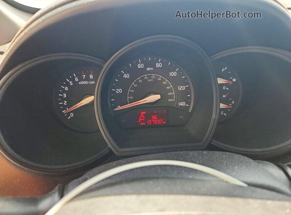 KNADM4A33H6015555 2017 KIA RIO Red Հետևի նստատեղերի տեսք