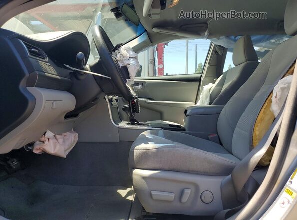 4T1BD1FK1HU213518 2017 TOYOTA CAMRY Серебряный Вид панели приборов