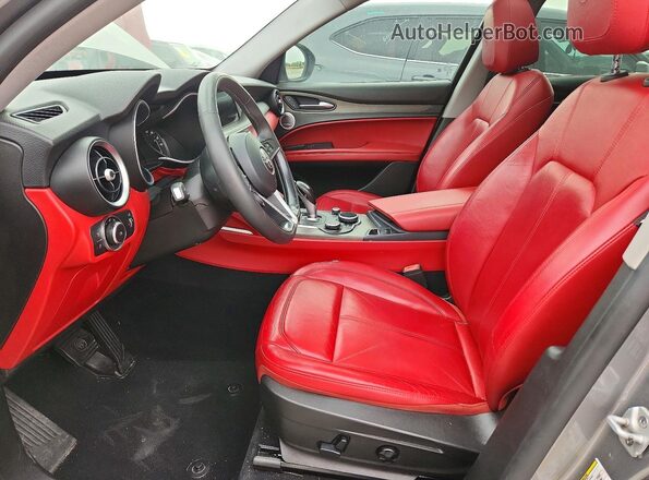 ZASFAKBN0J7B97991 2018 ALFA ROMEO STELVIO Gray Vista del salpicadero