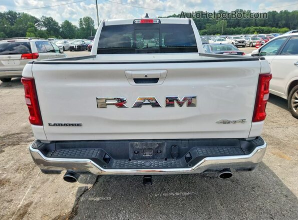 1C6SRFJP9TN281968 2026 RAM 1500 White Widok wnętrza z przodu