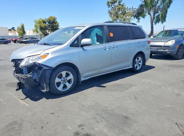 5TDKZ3DCXLS054458 2020 TOYOTA SIENNA Silver Trasero izquierdo