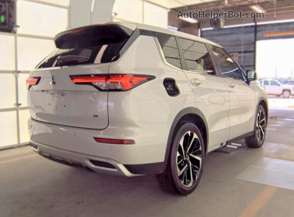 JA4J3VA81RZ021066 2024 MITSUBISHI OUTLANDER White Widok z przodu