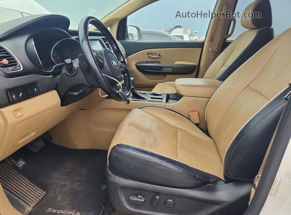 KNDMB5C18K6515163 2019 KIA SEDONA Белый Вид панели приборов