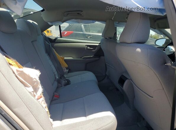4T1BD1FK1HU213518 2017 TOYOTA CAMRY Серебряный Вид задней части салона