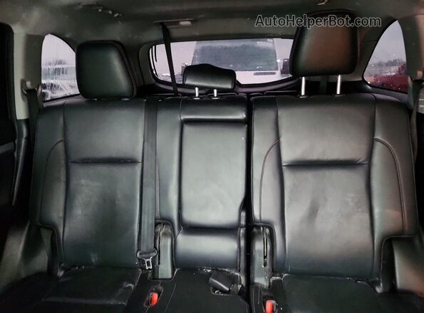 5TDKZRFH5KS572455 2019 TOYOTA HIGHLANDER Белый Вид задней части салона