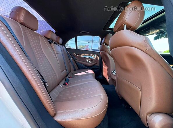 W1KZF8DB3NB025475 2022 MERCEDES-BENZ E Белый Вид салона спереди
