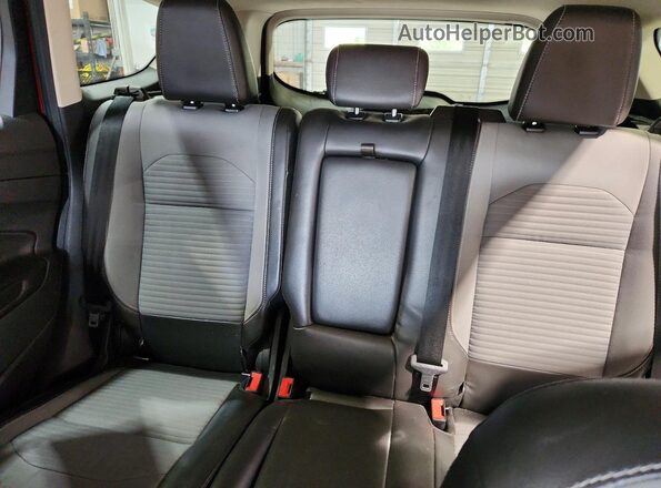 1FMCU9G98HUC01333 2017 FORD ESCAPE Бордовый Вид задней части салона