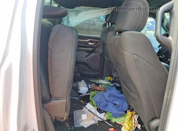 1C6RRFBG8SN654218 2025 RAM 1500 White Rear interior view