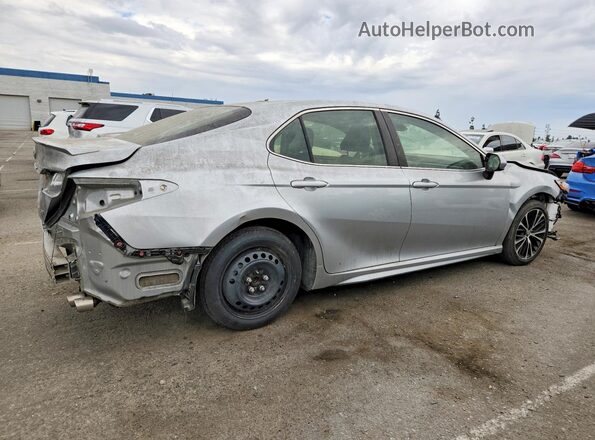 JTNB11HK4J3037095 2018 TOYOTA CAMRY Silver Front right