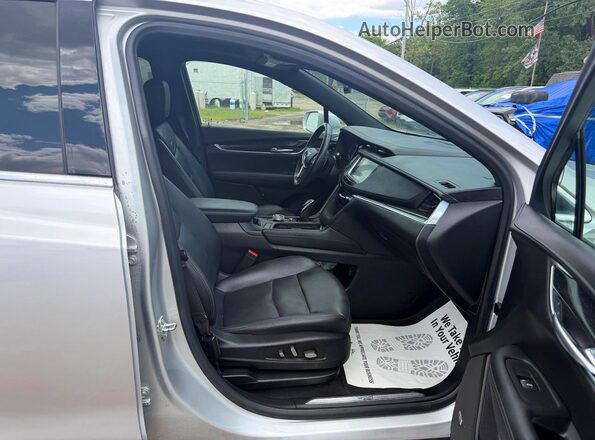 1GYKNDRS3LZ185113 2020 CADILLAC XT5 Silver Widok z tyłu