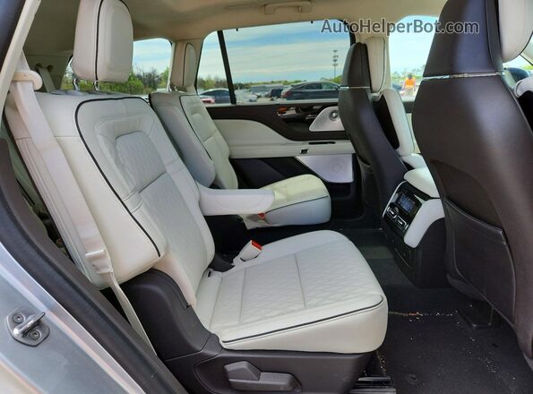 5LM5J9XC0PGL21358 2023 LINCOLN AVIATOR Серебряный Вид подкапотного пространства