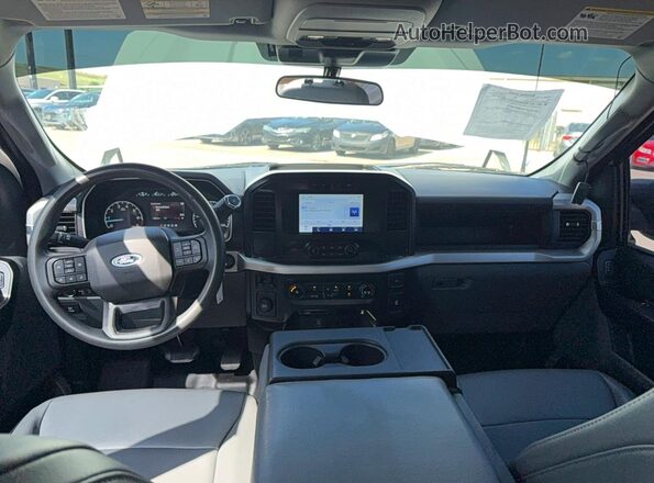 1FTEX1CP8NKD84332 2022 FORD F150 White Widok tylnych siedzeń