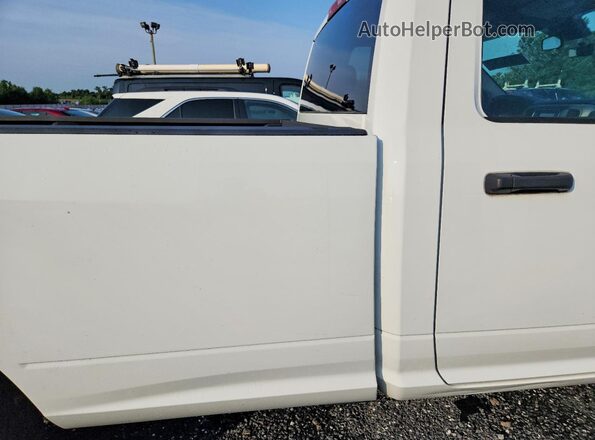 3C6JR6DG2NG347067 2022 RAM 1500 White Rear interior view