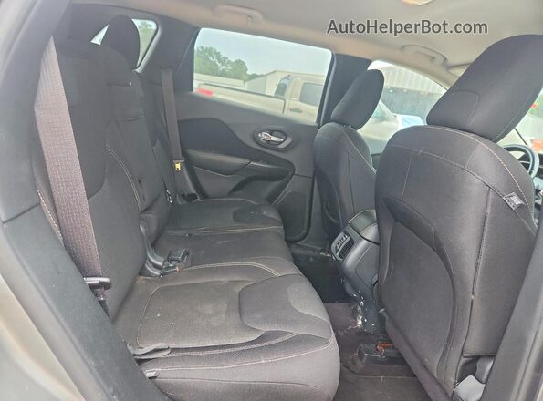 1C4PJLCB1GW376935 2016 JEEP CHEROKEE Silver Շարժիչի բաժամունքի տեսք