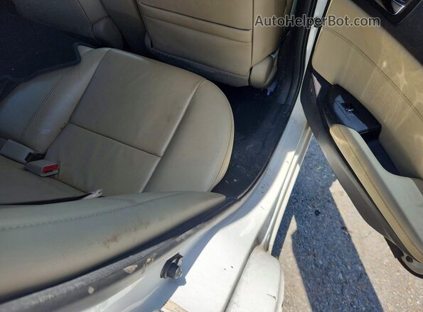 19UDE2F34GA015722 2016 ACURA ILX White Rear seats view