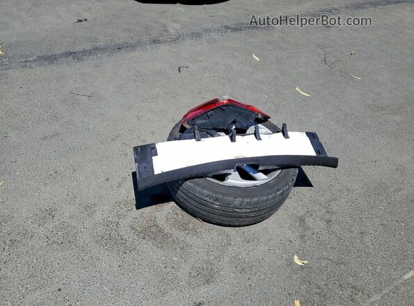 19UDE2F75HA005883 2017 ACURA ILX White Engine compartment view