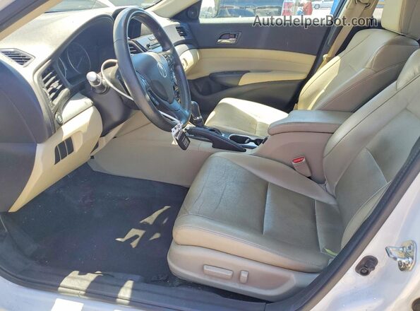 19UDE2F75HA005883 2017 ACURA ILX White Front interior view