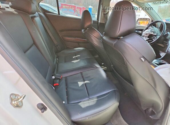 19UUB3F50HA003231 2017 ACURA TLX White Vista de los asientos traseros