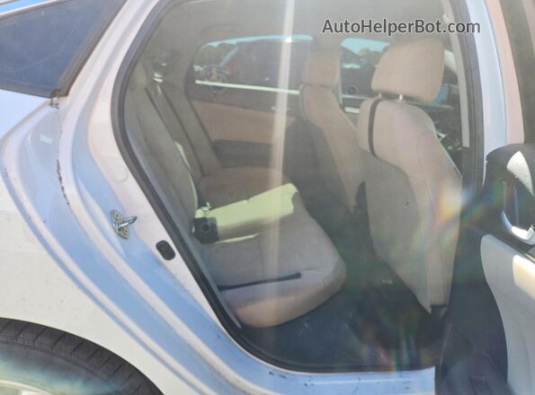19XFC2F5XGE247320 2016 HONDA CIVIC White Rear seats view