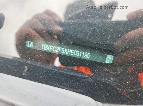 19XFC2F5XHE061195 2017 HONDA CIVIC Black Vista del compartimento del motor