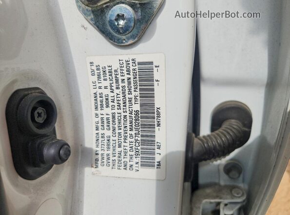 19XFC2F70JE028066 2018 HONDA CIVIC White Engine compartment view