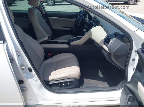19XZE4F92LE008070 2020 HONDA INSIGHT White Front interior view