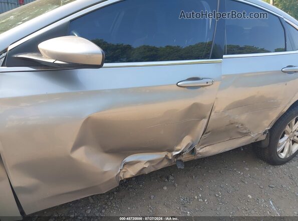1C3CCCAB0GN131761 2016 CHRYSLER 200 Silver Widok z przodu
