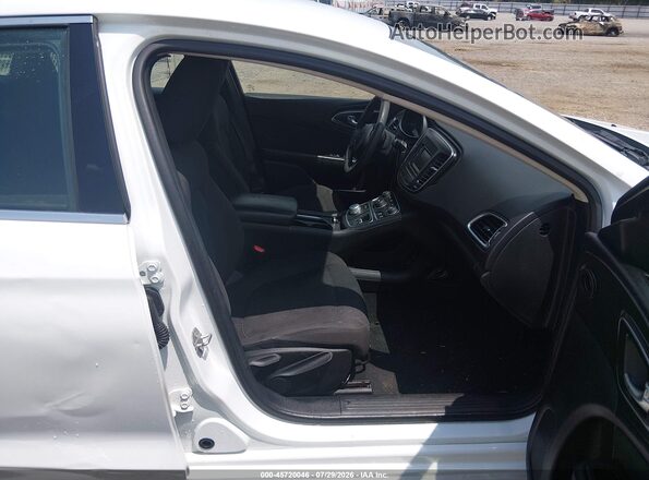 1C3CCCAB2GN141871 2016 CHRYSLER 200 Белый Вид салона спереди