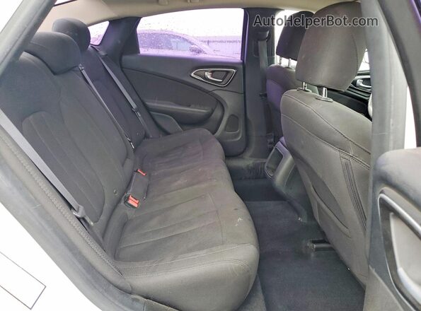 1C3CCCAB3GN159151 2016 CHRYSLER 200 White Вид задніх сидінь