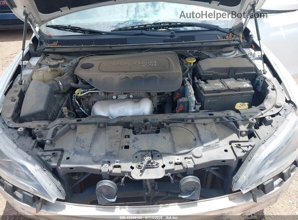 1C3CCCAB4GN156615 2016 CHRYSLER 200 White Rear view