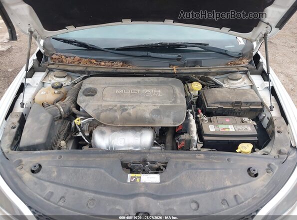 1C3CCCAB5GN151214 2016 CHRYSLER 200 Белый Вид сзади