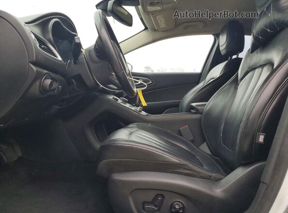 1C3CCCAB5HN507193 2017 CHRYSLER 200 Белый Вид салона спереди