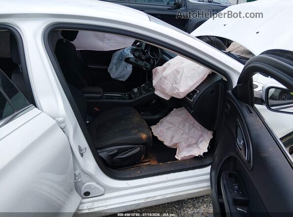 1C3CCCAB6GN137807 2016 CHRYSLER 200 Белый Вид салона спереди