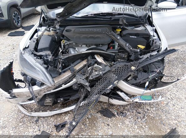 1C3CCCAB6GN137807 2016 CHRYSLER 200 Белый Вид спереди