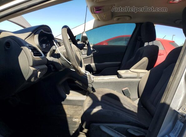 1C3CCCAB6GN145437 2016 CHRYSLER 200 Silver Front interior view