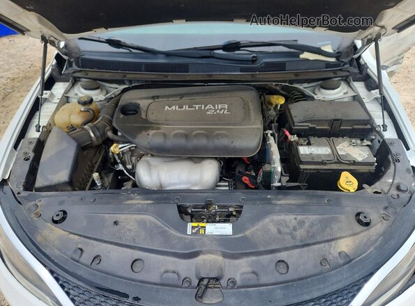 1C3CCCAB8HN507298 2017 CHRYSLER 200 White Rear interior view