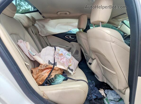 1C3CCCAB8HN507298 2017 CHRYSLER 200 White Rear seats view