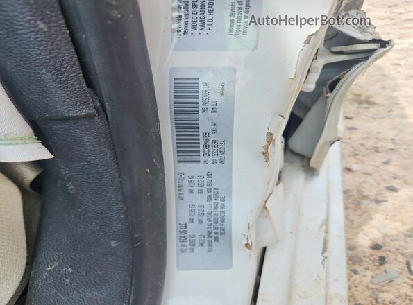 1C3CCCAB8HN507298 2017 CHRYSLER 200 White Engine compartment view